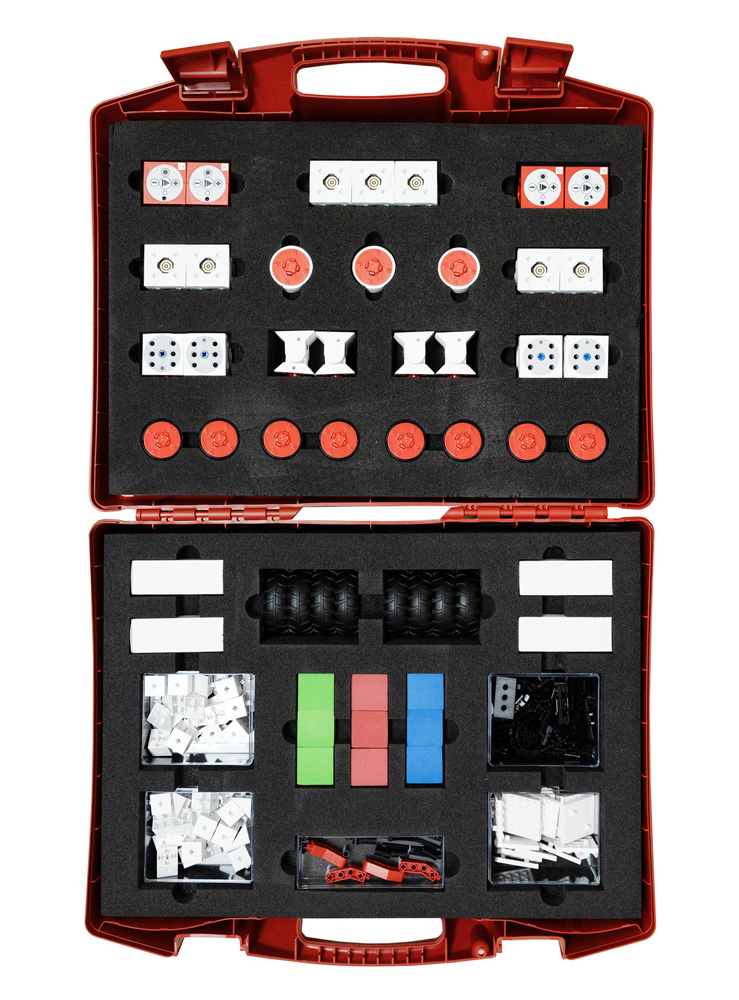 Red suitcase with Smart Team Set